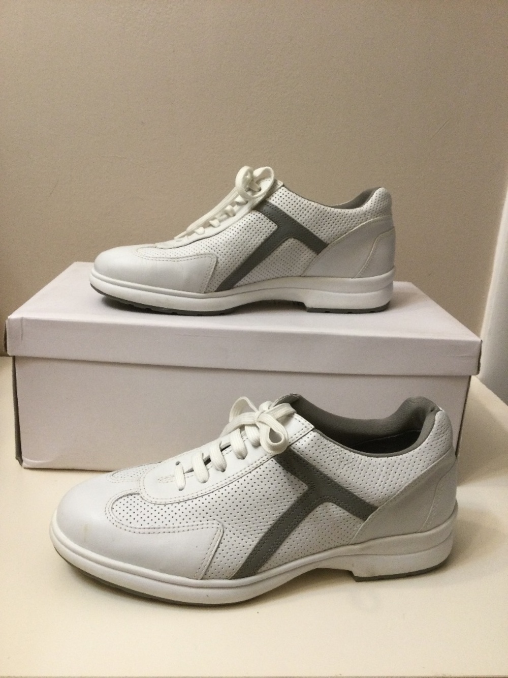 Bass Sonic White Leather Sneakers Lace Up Shoes 8 Padded Comfort